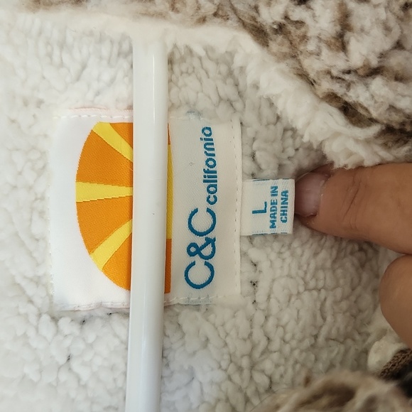 Cozy Tan Sherpa Jacket, Large, Like New - Picture 3 of 6